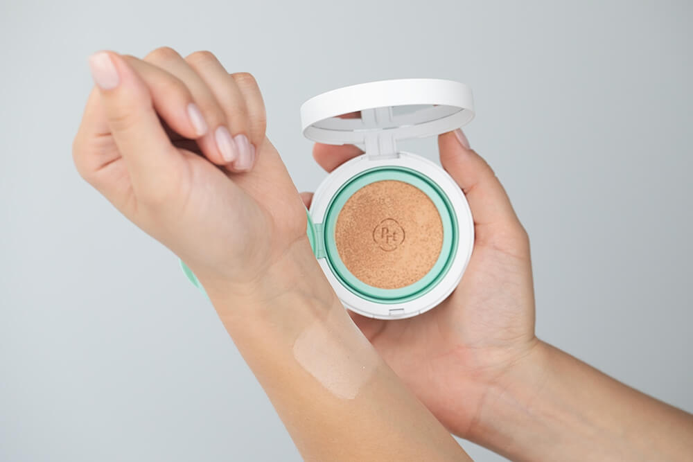 Purito Seoul Wonder Releaf Centella BB Cushion Kompaktowy regenerujący krem BB (kolor 13 Neutral Ivory) 2x 15 g