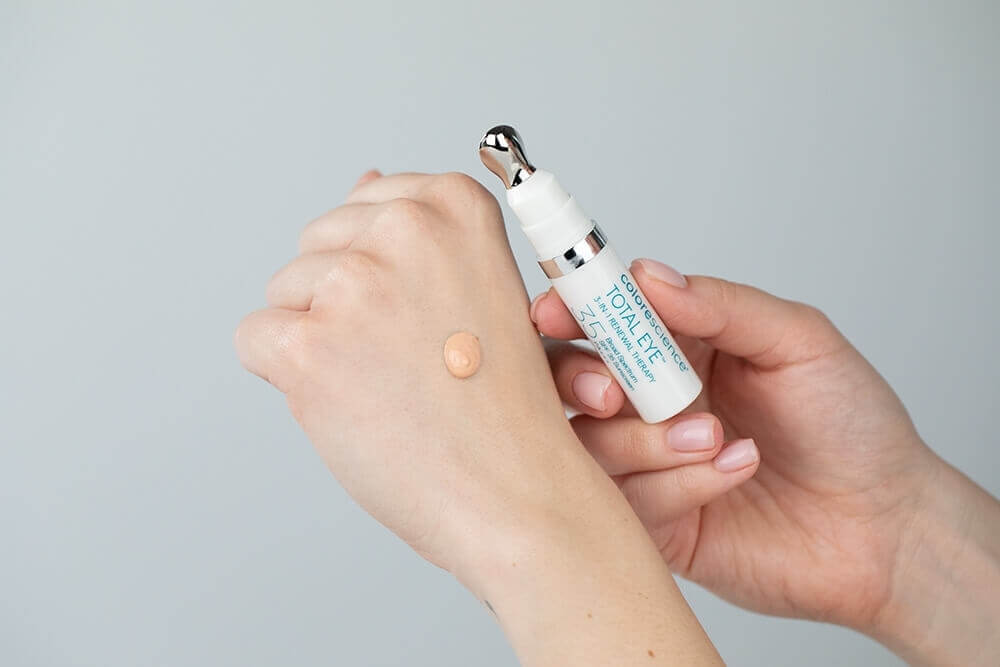 Colorescience Total Eye SPF 30 Korektor pod oczy 3 w 1 (kolor Medium) 7 ml