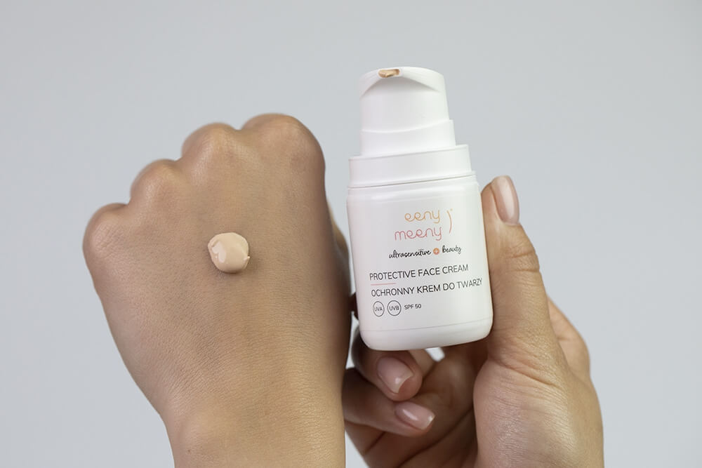 Eeny meeny Ochronny Krem Do Twarzy UVA UVB SPF 50 with Pigment Chroni, nawilża, wyrównuje koloryt skóry 50 ml