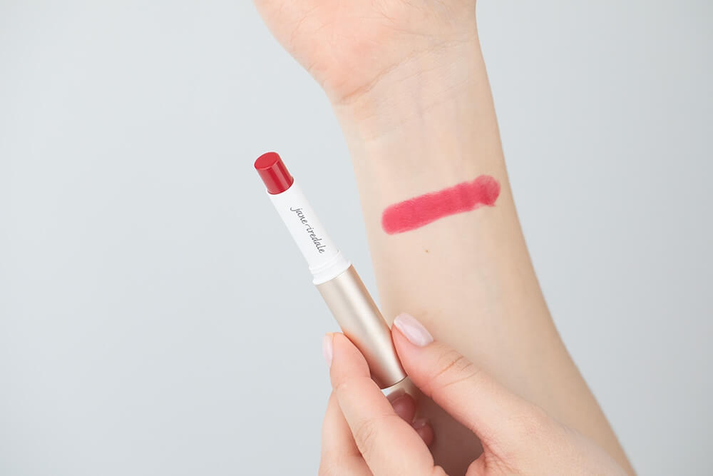 Jane Iredale ColorLuxe Hydrating Cream Lipstick Satynowa pomadka nawilżająca (kolor Candy Apple) 2 g