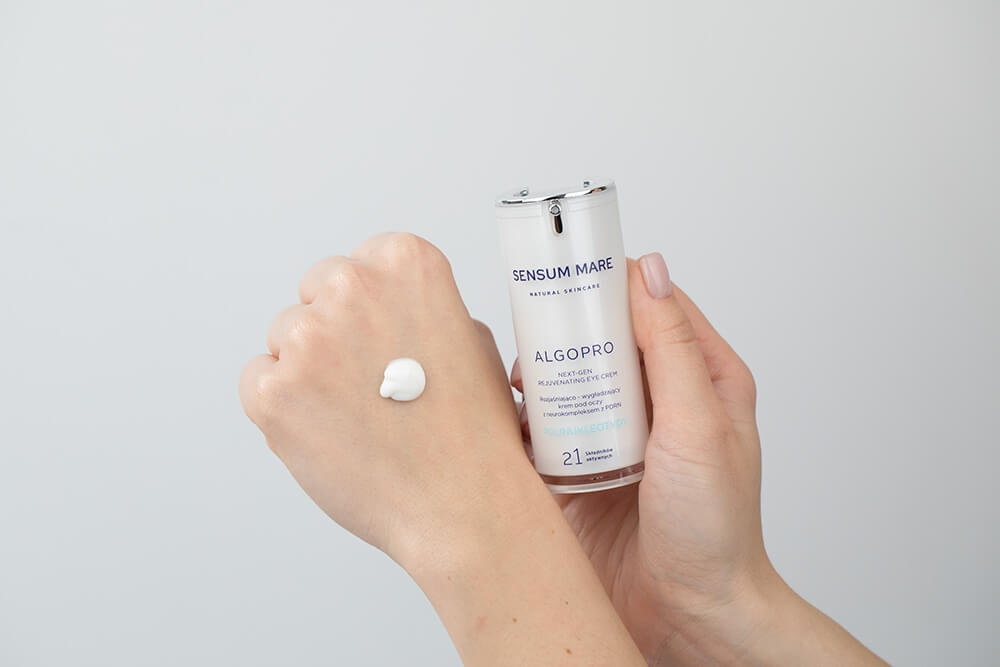 Sensum Mare Next-Gen Rejuvenating Eye Cream Rozjaśniająco-wygładzający krem pod oczy z 2,2% neurokompleksem z PDRN 15 ml