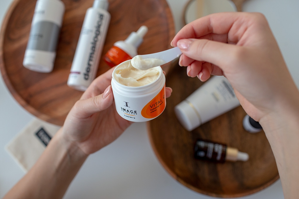 Image Skincare Vital C Hydrating Repair Creme Silnie odżywczy i wygładzający zmarszczki krem z 20% wit. A,C i E 56,7 g
