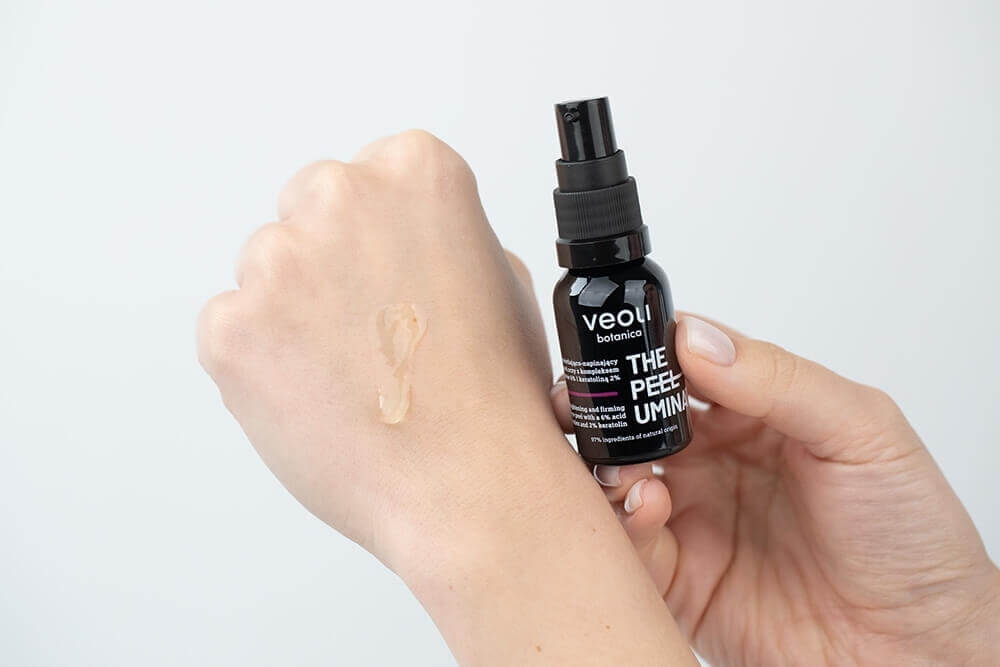 Veoli Botanica The Peeluminator Rozświetlająco-napinający peeling pod oczy 15 ml