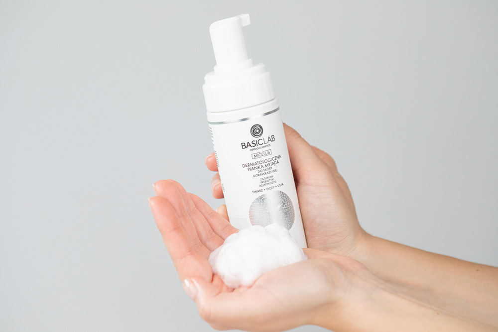 BasicLab Dermatologiczna Pianka Myjąca Dermatologiczna pianka myjąca do skóry ultrawrażliwej 150 ml