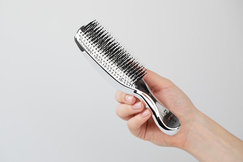Dermomedica Clarifying and Stimulating Brush Innowacyjna szczotka trychologiczna do pielęgnacji skóry głowy i włosów 1 szt