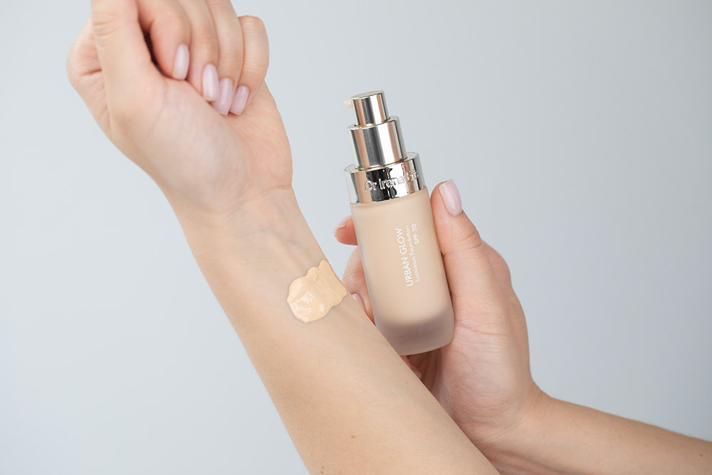 Dr Irena Eris Urban Glow Luminous Foundation SPF 30 Podkład rozświetlający (kolor 020W Light Beige) 30 ml