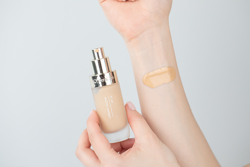Dr Irena Eris Urban Glow Luminous Foundation SPF 30 Podkład rozświetlający (kolor 025 Neutral ) 30 ml