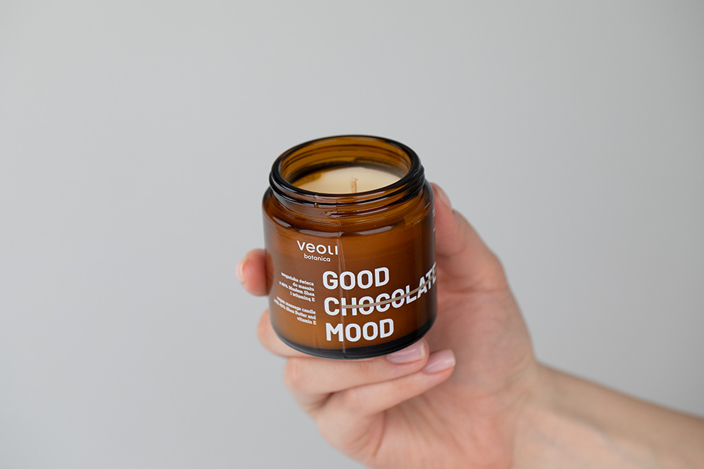 Veoli Botanica Good Chocolate Mood Świeca wegańska do masażu z 40% masłem Shea i witaminą E 100 ml