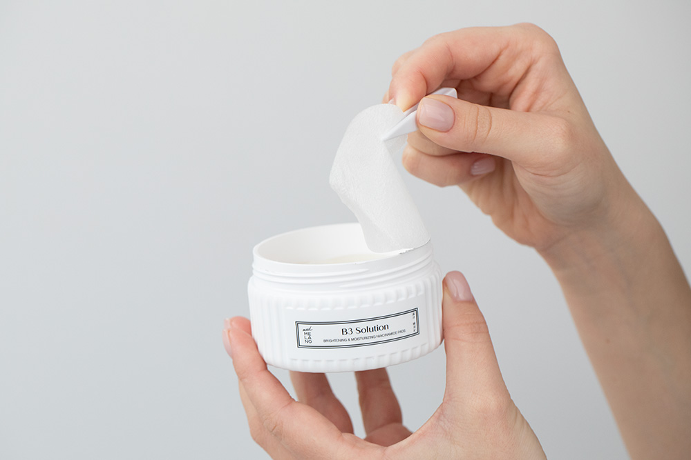 MedMelano B3 Solution! Brightening and Moisturizing Niacinamide Pads Płatki rozjaśniająco - normalizujące z niacynamidem 45 szt