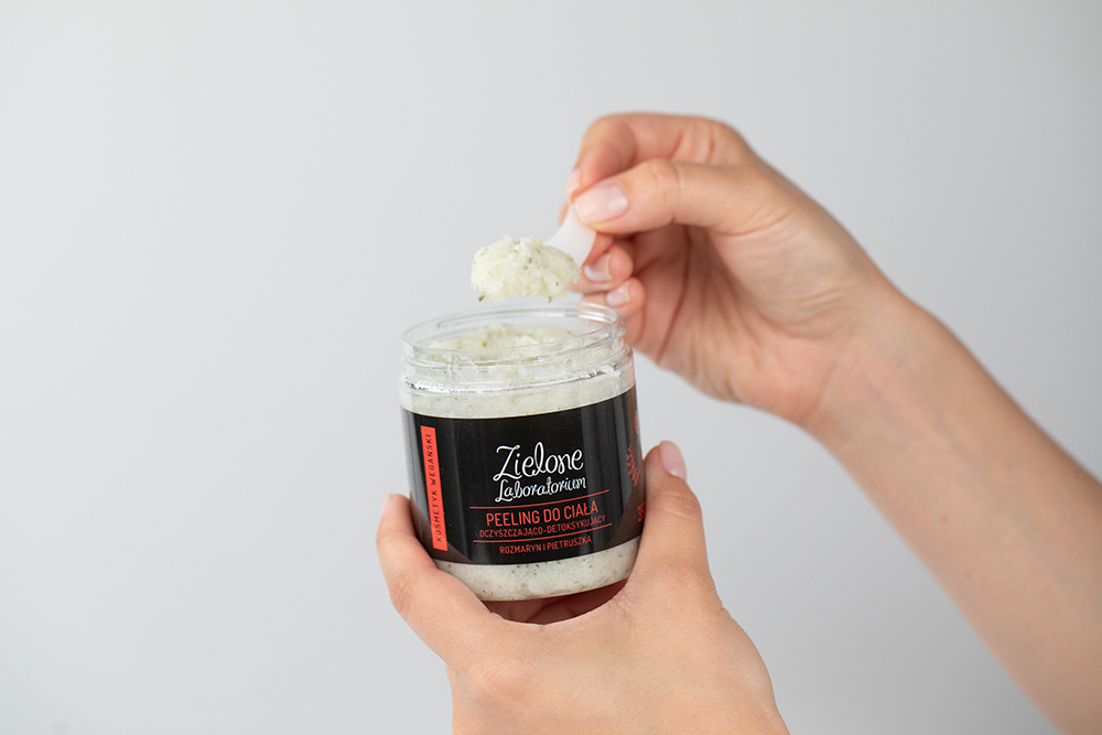 Zielone Laboratorium Peeling do ciała oczyszczająco-detoksykujący Rozmaryn i pietruszka 350 g