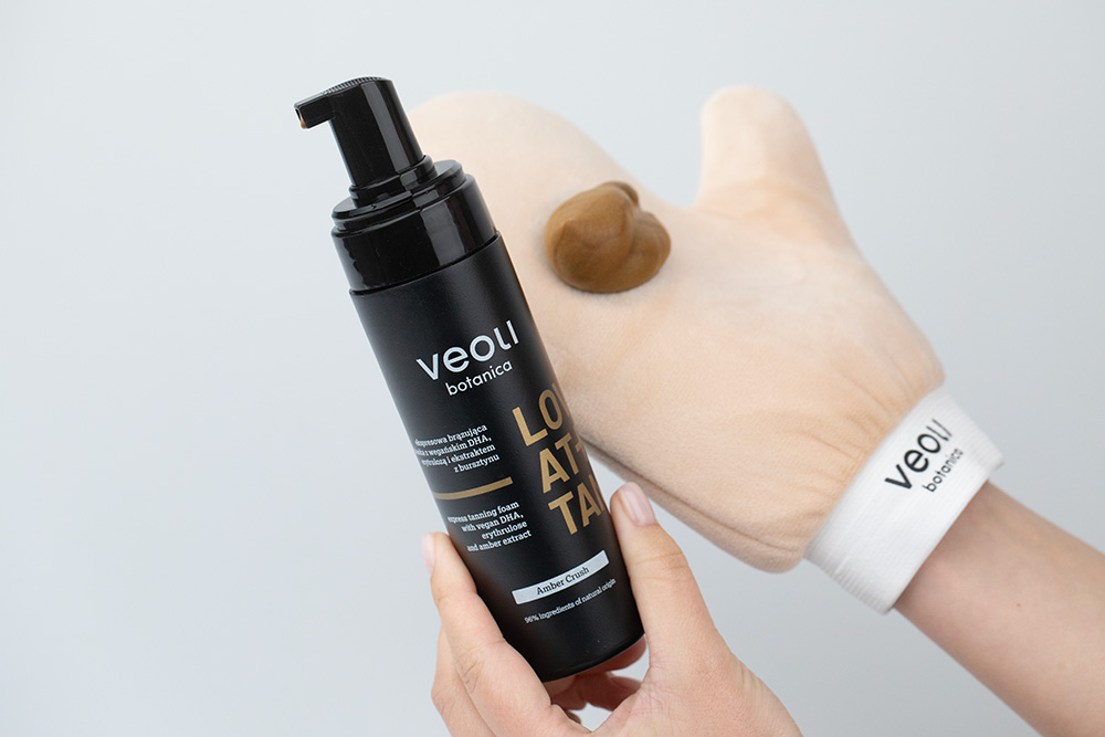 Veoli Botanica Love at First Tan Amber Crush Ekspresowa brązująca pianka z wegańskim DHA, erytrulozą i ekstraktem z bursztynu 200 ml